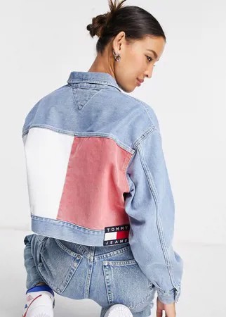 Укороченная джинсовая oversized-куртка голубого цвета в фирменных цветах Tommy Jeans-Голубой