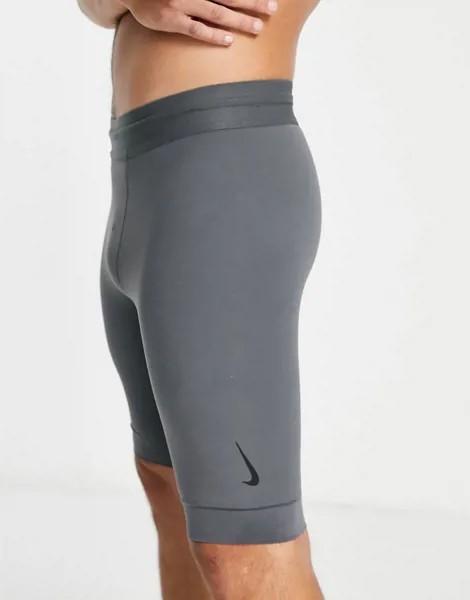 Серые шорты Nike Yoga infinalon dry-Серый