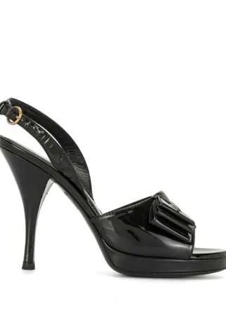 Yves Saint Laurent Pre-Owned лакированные босоножки с бантом