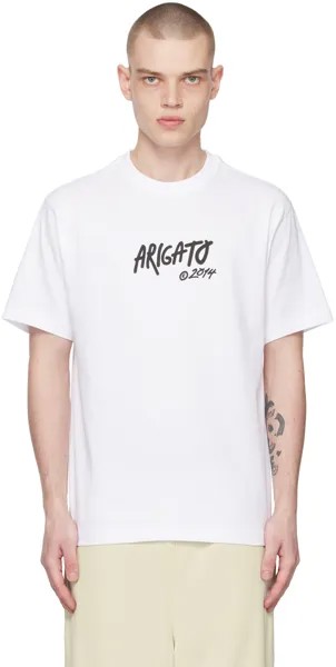 Белая футболка с биркой Axel Arigato