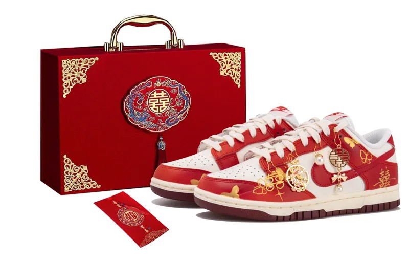 Кроссовки Nike Dunk Skateboarding Shoes Women's Low-top White/red/gold, золотой