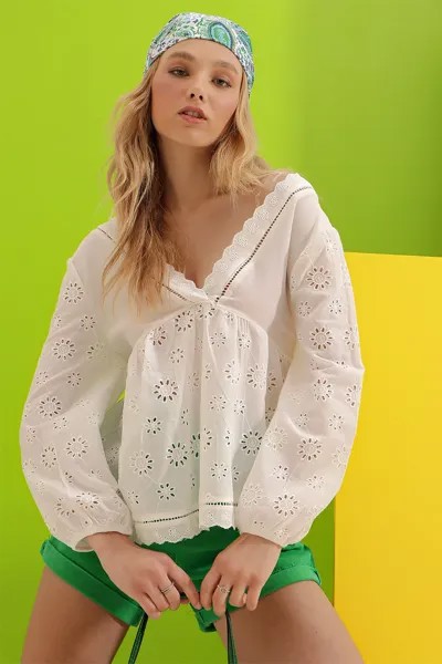Женская тканая блузка цвета экрю с двубортным воротником и фестонной вышивкой ALC-X8994 Trend Alaçatı Stili