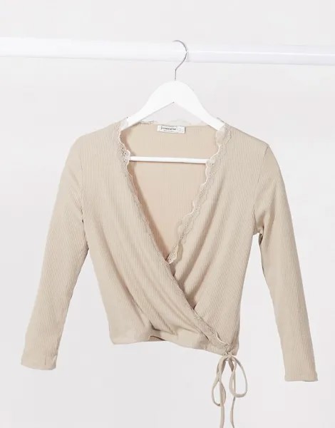 Бежевый лонгслив с запахом и кружевной отделкой Stradivarius-Neutral