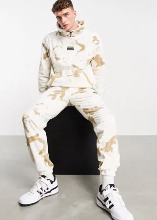 Бежевые флисовые джоггеры с камуфляжным принтом adidas Originals RYV-Светло-бежевый цвет