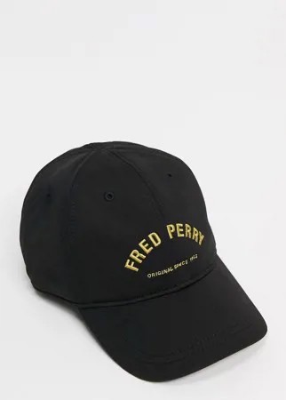 Черная бейсболка с изогнутым фирменным логотипом Fred Perry-Черный цвет