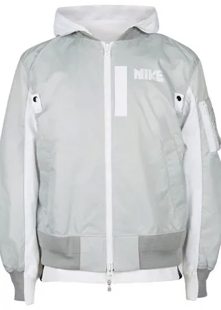 Nike бомбер с логотипом из коллаборации с Sacai