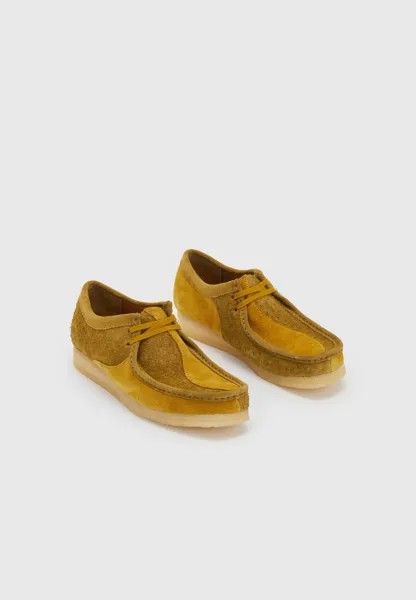 Спортивные туфли на шнуровке Wallabee Clarks Originals, цвет olive combi