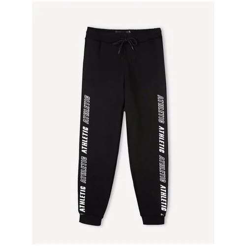 Чёрные спортивные брюки с принтом Athletic для мальчика Gloria Jeans, размер 5-6л/116 (30)