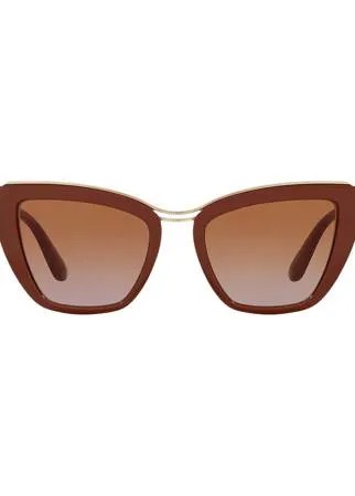 Dolce & Gabbana Eyewear солнцезащитные очки в оправе 'кошачий глаз' с логотипом