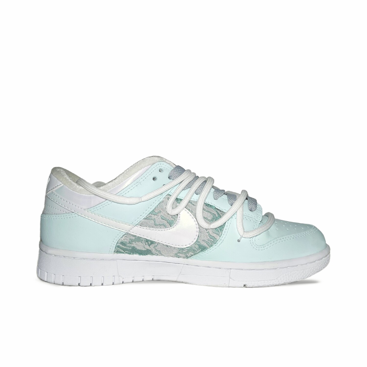 Кроссовки Nike Dunk Skateboarding Shoes Women's Low-top White/Green, зеленый