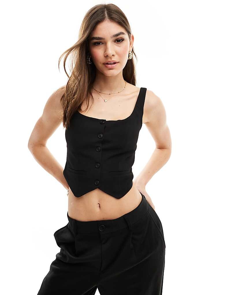 Pull&Bear – черный топ в корсетном стиле