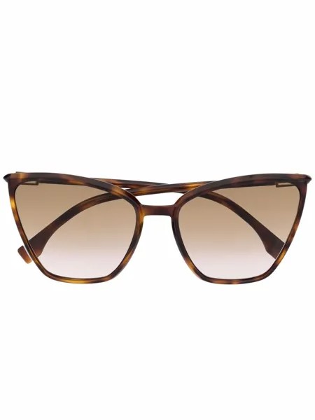 Fendi Eyewear солнцезащитные очки в массивной оправе 'кошачий глаз'