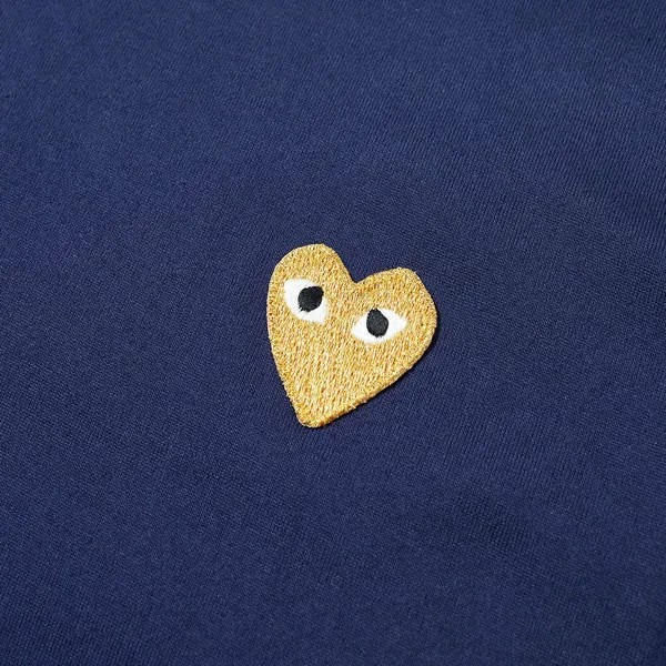 Женская футболка Comme des Garcons Play с золотым сердечком и логотипом