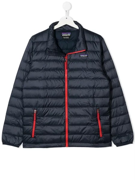 Patagonia Kids пуховик с нашивкой-логотипом