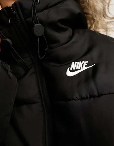 Черная классическая куртка-пуховик Nike