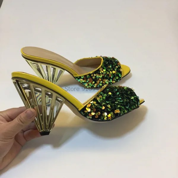 Золотые босоножки на танкетке с мозаичным рисунком и шлепанцы на платформе с открытым носком; Пикантные туфли на странном Стиль женская обувь на высоких каблуках Тапочки с отверстиями; Размеры 35-43