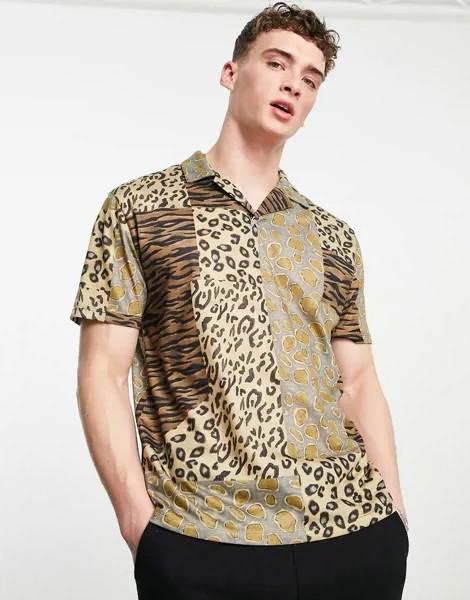 Свободное поло со смешанным звериным принтом и отложным воротником ASOS DESIGN-Светло-бежевый цвет