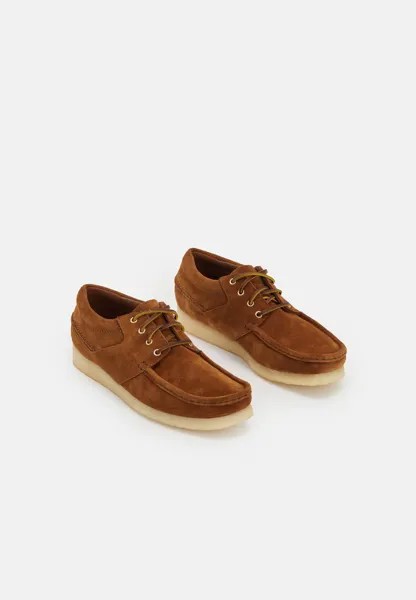 Ботинки Wallabee Boat Clarks Originals, цвет cola