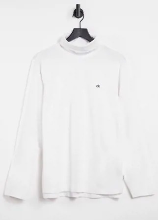 Белый лонгслив с высоким воротником и маленьким логотипом Calvin Klein
