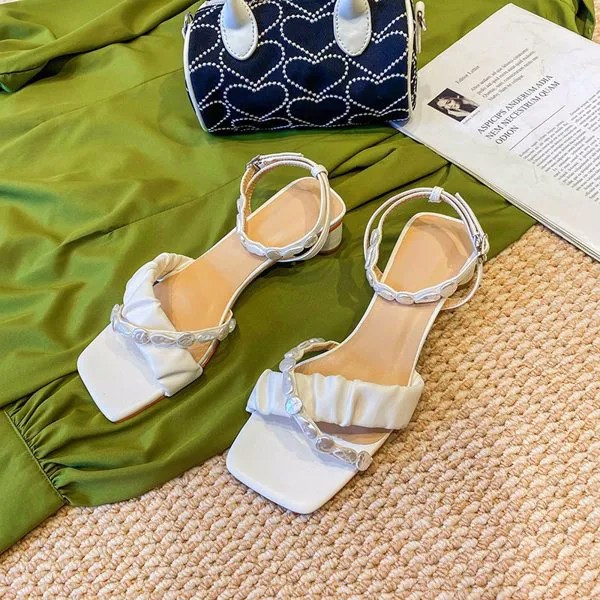 Женские сандалии на низком каблуке, босоножки на мягкой подошве с бусинами и надписью на толстом каблуке, летняя обувь в сказочном стиле, 2021