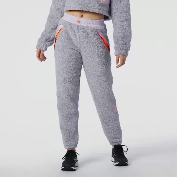 Спортивные брюки женские New Balance Achiever Elemental Plush Jogger серые M