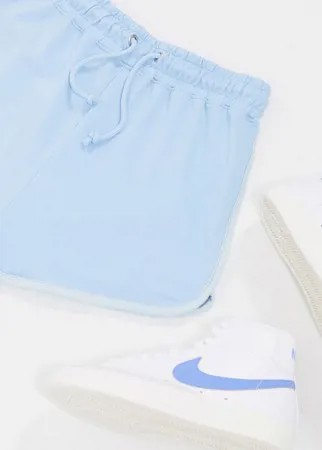 Голубые контрастные шорты для бега In The Style-Голубой