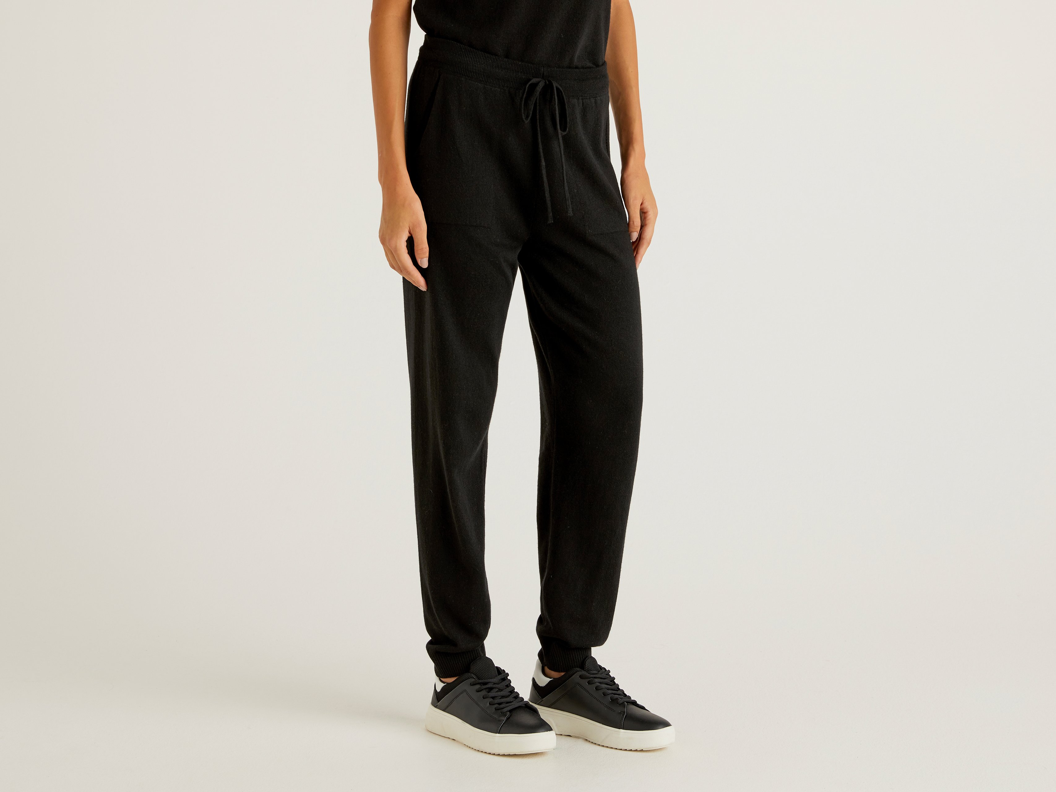 Спортивные брюки женские United Colors of Benetton 21A_1035P0107 черные XL