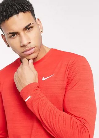 Красный лонгслив Nike Running Miler
