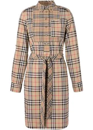 Burberry платье-рубашка в клетку с аппликацией-логотипом