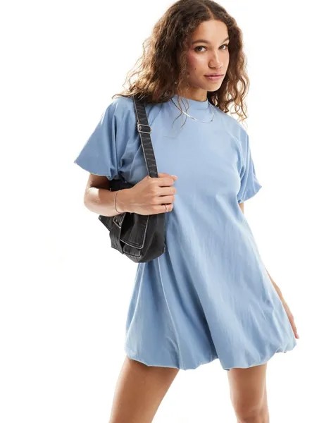 Короткое джинсовое платье с объемным подолом ASOS DESIGN