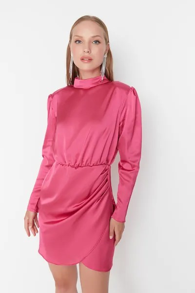Атласное платье с открытой спиной Trendyol, розовый