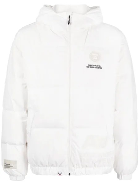 Пуховик с капюшоном и слоганом AAPE BY *A BATHING APE, белый