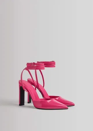 Лакированные туфли ярко-розового цвета на каблуке с заостренным носком и ремешками на щиколотке Bershka-Розовый цвет