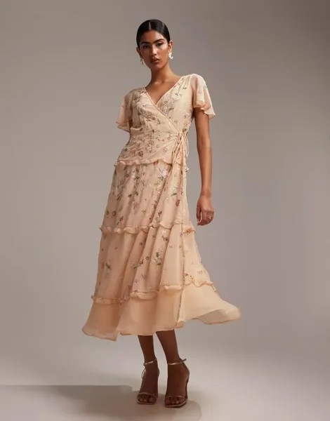 Платье миди подружки невесты абрикосового цвета с расклешенными рукавами ASOS, украшенным вышивкой и запахом