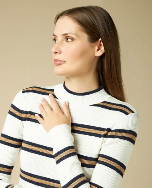 Женский трикотажный свитер в полоску в рубчик NICE&CHIC, белый/бежевый