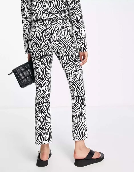 Topshop Однотонные эластичные брюки с зебровым принтом