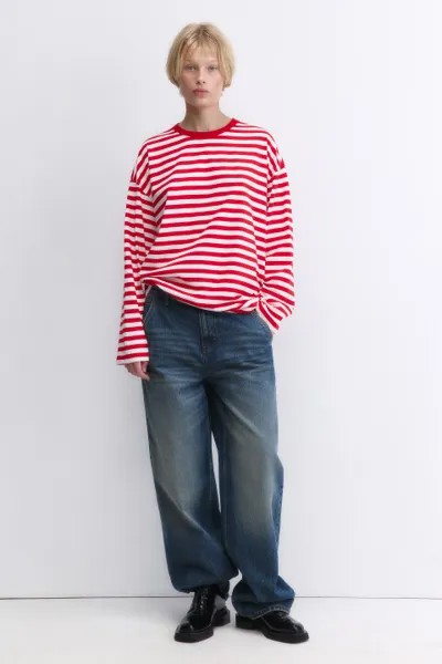 Лонгслив oversize в полоску с надписью на спине