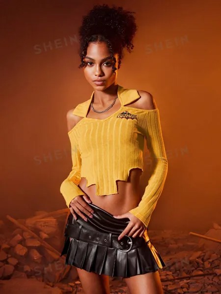 Укороченная футболка с открытыми плечами и асимметричным подолом SHEIN с буквенным принтом и асимметричным подолом, желтый