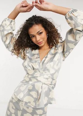 Атласная блузка с нейтральным леопардовым принтом и перекрещенными завязками спереди от комплекта Never Fully Dressed-Многоцветный