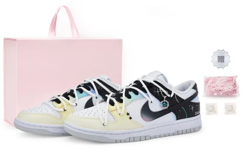 Кроссовки Nike Dunk Skateboarding Shoes Women's Low-top Black, белый/черный