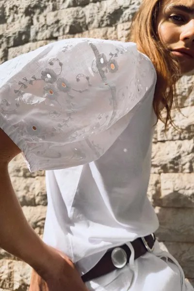 Футболка со швейцарской вышивкой рукава ZARA, белый