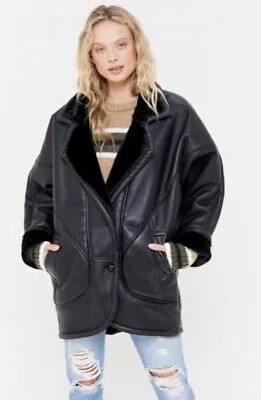 Urban Outfitters Пальто из искусственной кожи на подкладке из искусственного меха, черный L, НОВИНКА