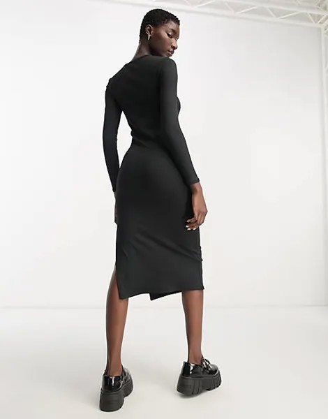 Черное облегающее платье миди в рубчик с вырезом и вырезом Bershka