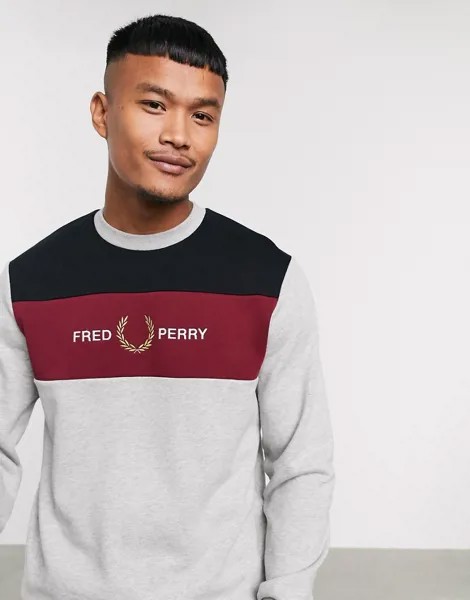 Серый свитшот с вышивкой Fred Perry