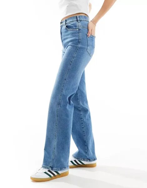 Прямые джинсы с потертостями на подоле Dr Denim Moxy синего цвета Cape Sky blue