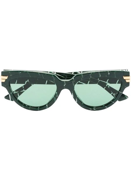 Bottega Veneta Eyewear солнцезащитные очки в оправе 'кошачий глаз' с тиснением