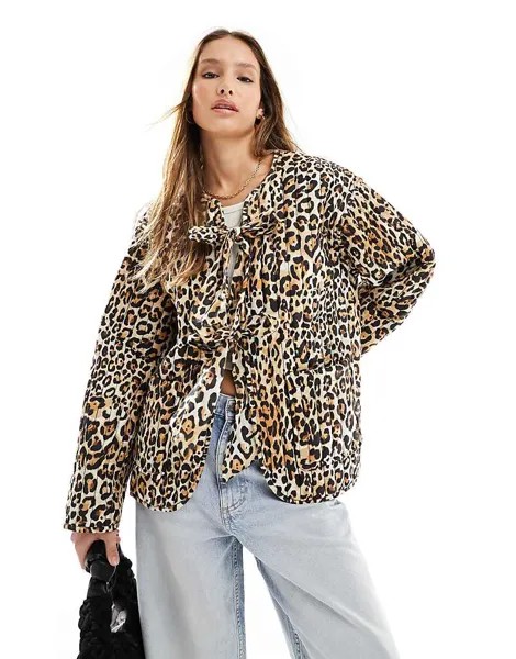 ASOS DESIGN – Стеганая куртка с животным принтом