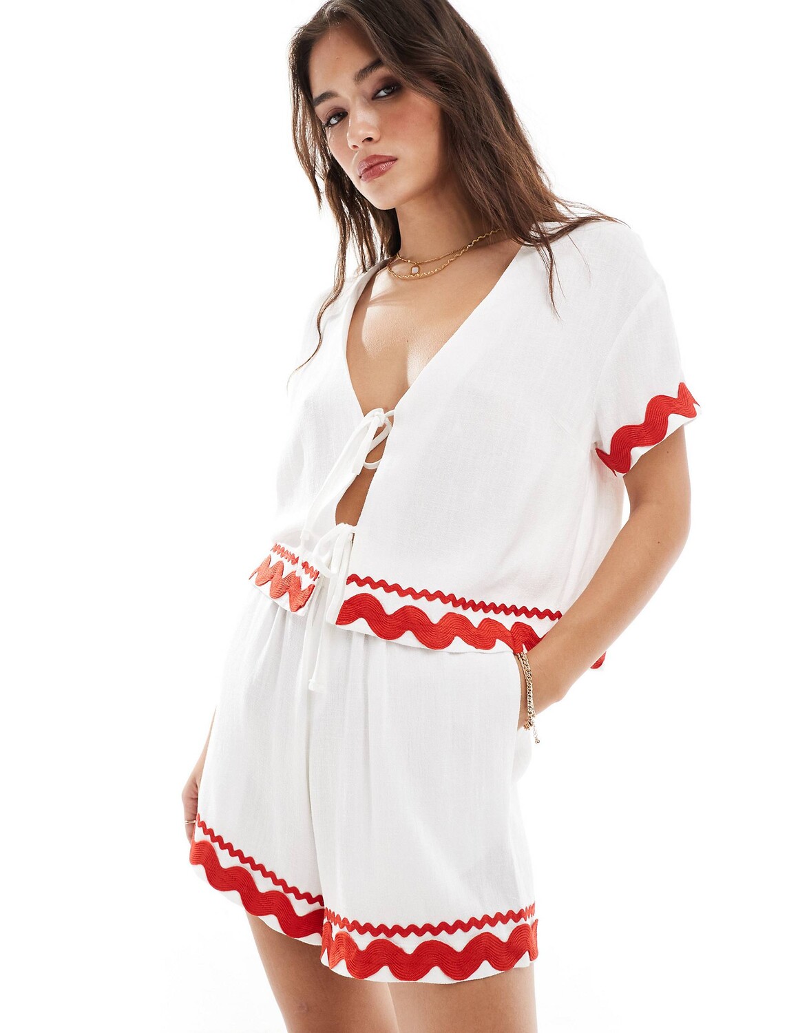 Шорты Asos Design Pull On With Rik Rak Trim, белый/красный
