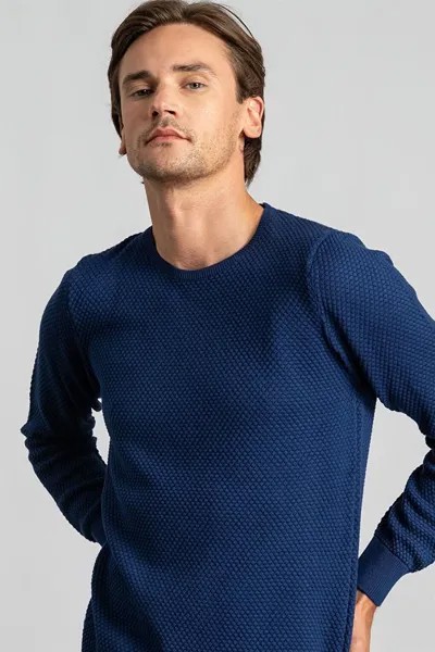 Приталенный мужской свитер с круглым вырезом и сотовым узором темно-саксового синего цвета 2 TUDORS