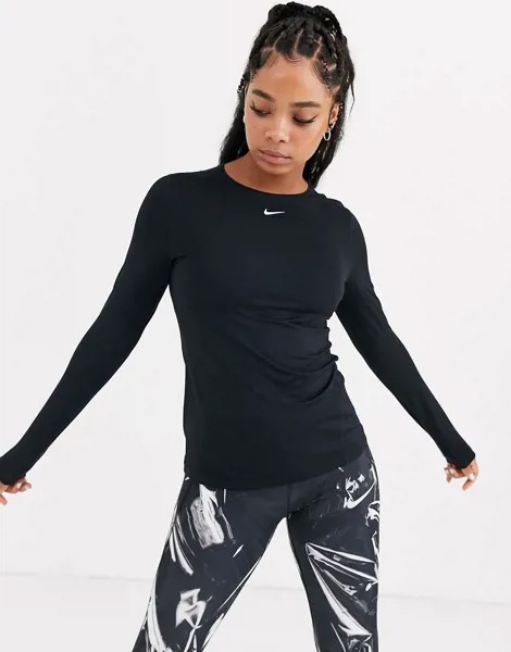 Черный лонгслив Nike Training